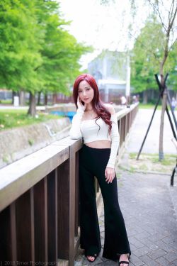 无法触碰的她