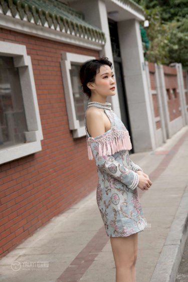 女生吃小头头视频